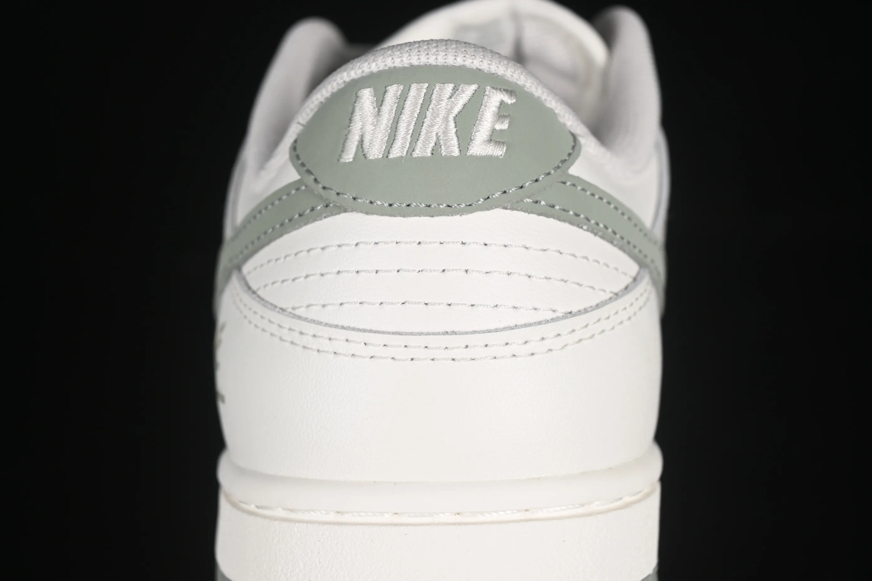 All Categories Nk SB Dunk Series Nk SB Dunk Low Low-top sneakers Nike SB Dunk Low Born Free Anniversary high-end customization Low-top casual sneakers WG0406-021